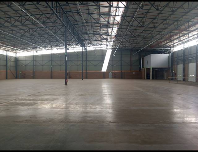 8,300M² WAREHOUSE TO LET IN AIRPORT PARK